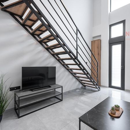 Railway Lofts, Nilie Hospitality Mgmt Appartement Thessaloniki Buitenkant foto