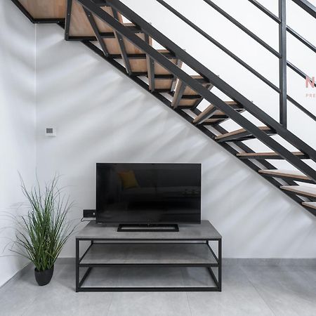 Railway Lofts, Nilie Hospitality Mgmt Appartement Thessaloniki Buitenkant foto